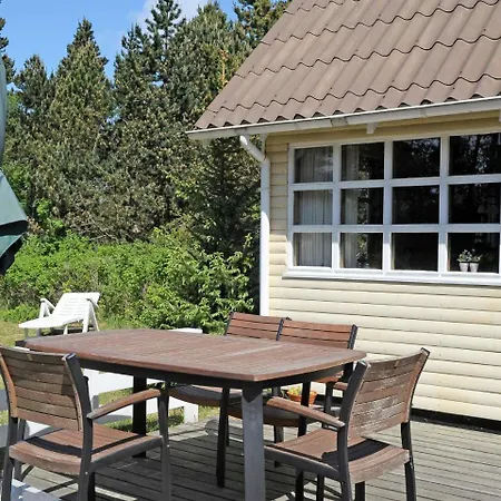 Two-bedroom Holiday In 1 بيت للعطل *