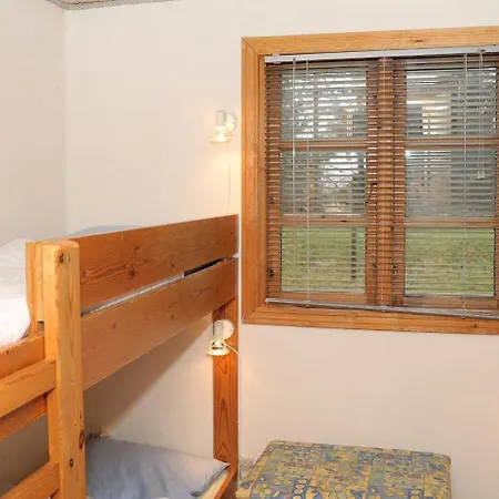 بيت للعطل Two-bedroom Holiday In 1 *
