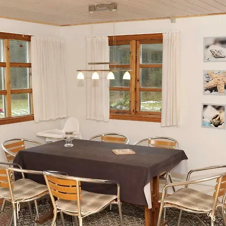 Two-bedroom Holiday In 1 بيت للعطل Blåvand